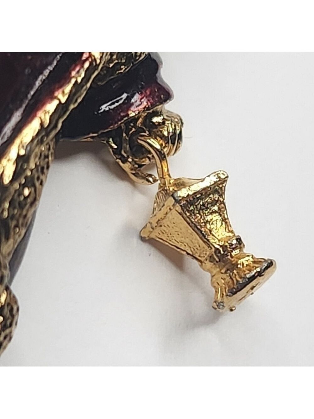 Vintage Signed USA Santa Gold Tone Christmas Articulated Enamel Brooch - Picture 4 of 9